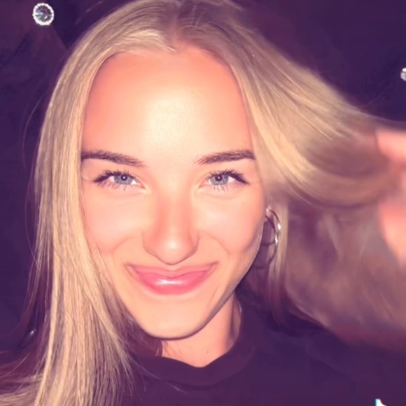 Meet your Posher, Mayanne - Picture 5 of 5